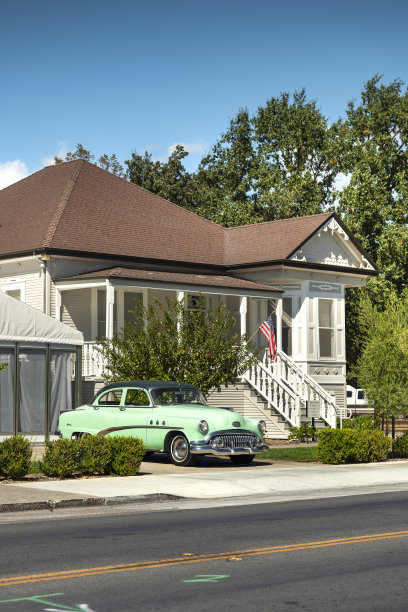 卡利斯托加是加州主街的咖啡馆和餐馆，位于葡萄酒之乡的中心图片下载