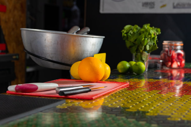 留着胡子戴着帽子的酒保图片下载