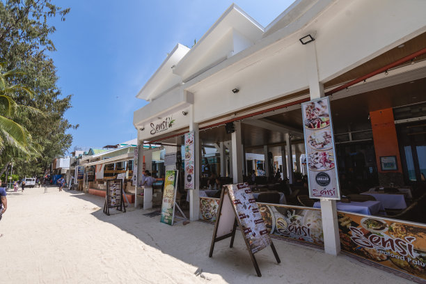 Sensi，长滩岛海滨附近的一家餐厅。图片下载