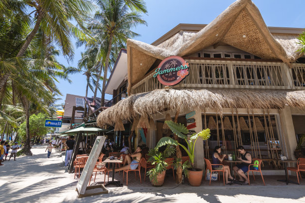 长滩岛，马来语，阿克兰-沿着长滩岛白沙滩的Jammers海滩小屋。图片下载