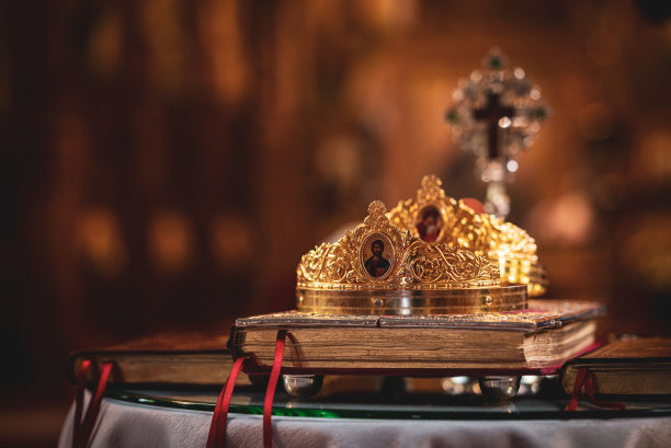 婚礼的花冠。图片下载