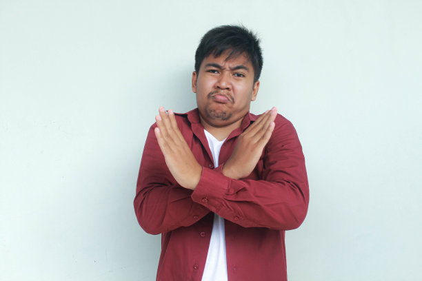 亚洲男人用手势摆出拒绝的姿势图片下载