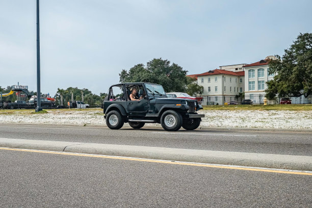 1991年吉普牧马人YJ软顶图片下载