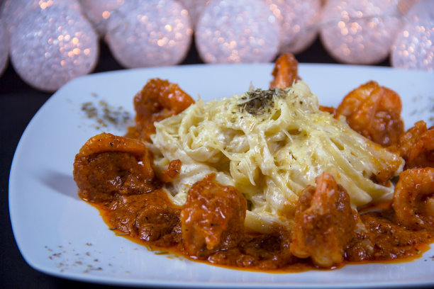 麻辣魔鬼虾和阿尔弗雷多意大利面图片下载