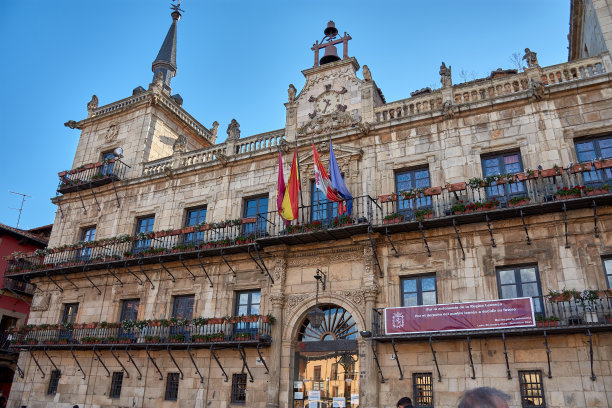 西班牙里昂市长广场的旧市政厅图片下载