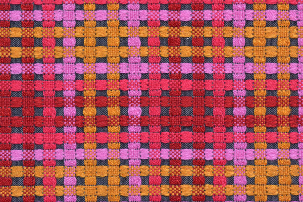 格纹面料的特写照片，颜色鲜艳。图片下载