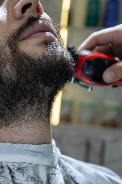 理发师有惊人的美发技巧图片下载