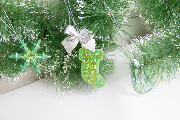 环氧树脂龙圣诞树玩具胸针吊坠钥匙链龙形状冰箱磁铁2024符号DIY手工制作。图片下载