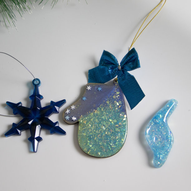 环氧树脂龙圣诞树玩具胸针吊坠钥匙链龙形状冰箱磁铁2024符号DIY手工制作。图片下载