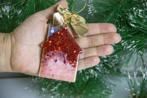 环氧树脂龙圣诞树玩具胸针吊坠钥匙链龙形状冰箱磁铁2024符号DIY手工制作。图片下载