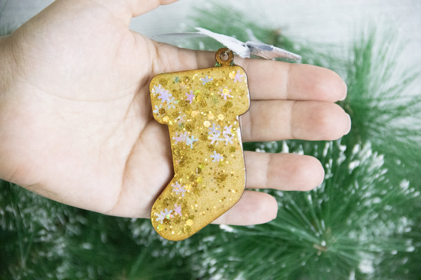 环氧树脂龙圣诞树玩具胸针吊坠钥匙链龙形状冰箱磁铁2024符号DIY手工制作。图片下载