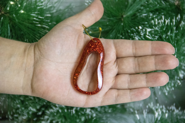 环氧树脂龙圣诞树玩具胸针吊坠钥匙链龙形状冰箱磁铁2024符号DIY手工制作。图片下载