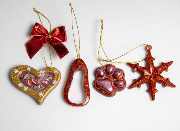 环氧树脂龙圣诞树玩具胸针吊坠钥匙链龙形状冰箱磁铁2024符号DIY手工制作。图片下载