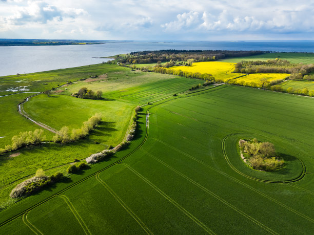 波罗的海德国北部乡村风景的实景照片图片下载