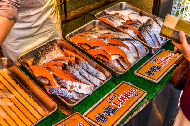 东京筑地鱼市的鲜鱼图片下载