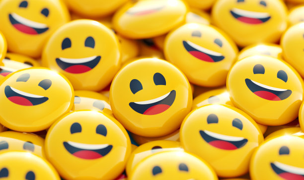 带有笑脸表情符号的黄色徽章图片下载