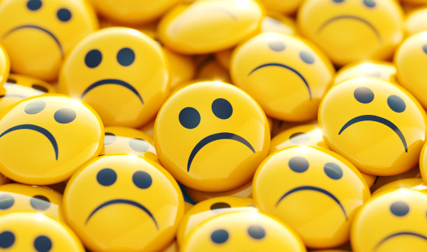 带有悲伤表情符号的黄色徽章图片下载