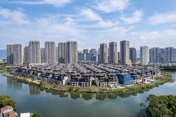 沿河城市住宅鸟瞰图图片下载