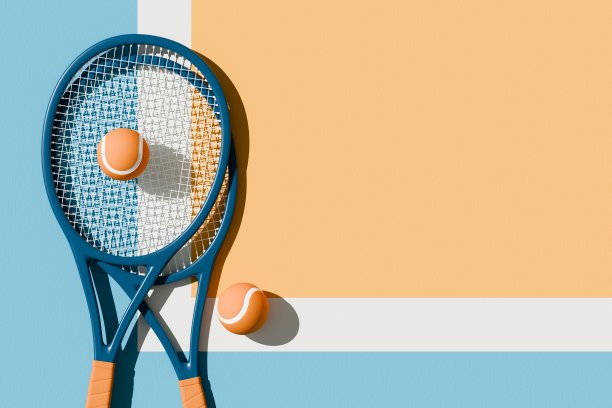 网球运动器材的俯视图。深蓝色的球拍和球放在浅橙色的场地上。3d插图，渲染与复制空间。运动背景明信片，传单，海报。图片下载