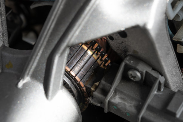 洗衣机电机的集电刷组件照片。图片下载