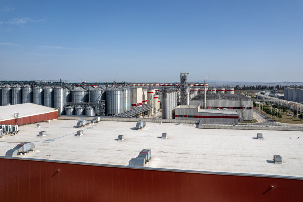食品加工厂储罐鸟瞰图图片下载