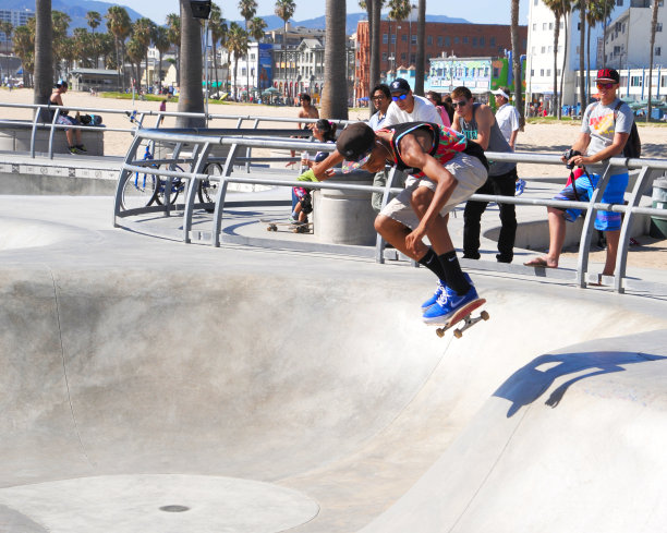 滑板男，威尼斯海滩，加州。图片下载