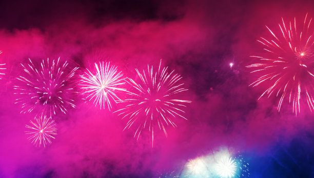 美丽的烟花在夜空中图片下载