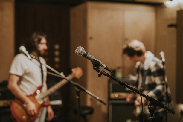 吉他手录音在工作室音乐高清照片图片下载