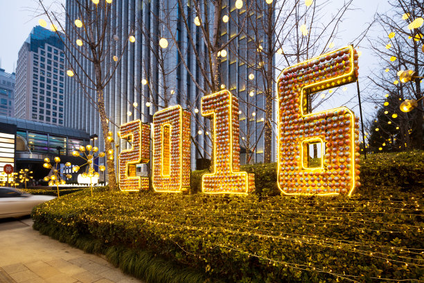 公园里庆祝新年的花灯图片下载