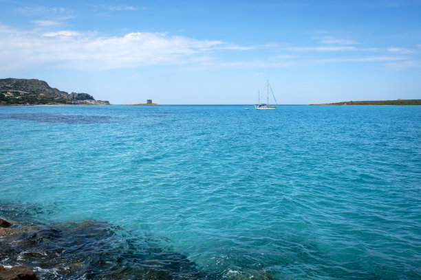 斯廷诺湾清澈的海水。(意大利撒丁岛)。彩色照片图片下载