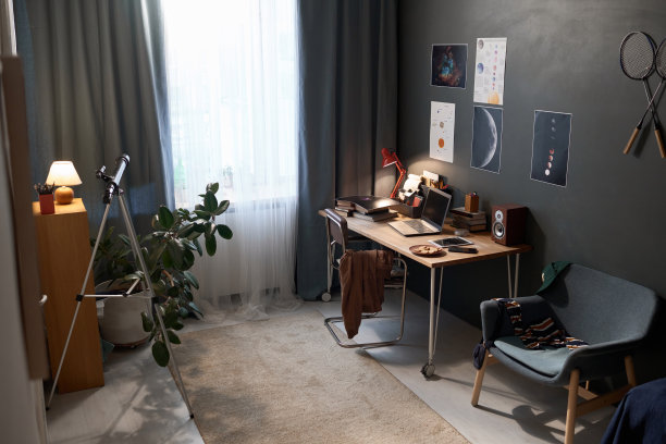 男孩房间内部与爱好设备图片下载