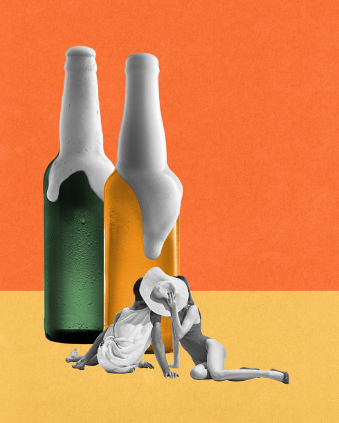 一对男女在草帽后接亲吻的单色照片，背景是两个啤酒瓶。当代艺术拼贴。图片下载