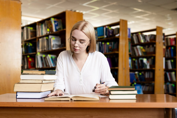 自学、图书馆、学龄儿童、学习、爱好图片下载