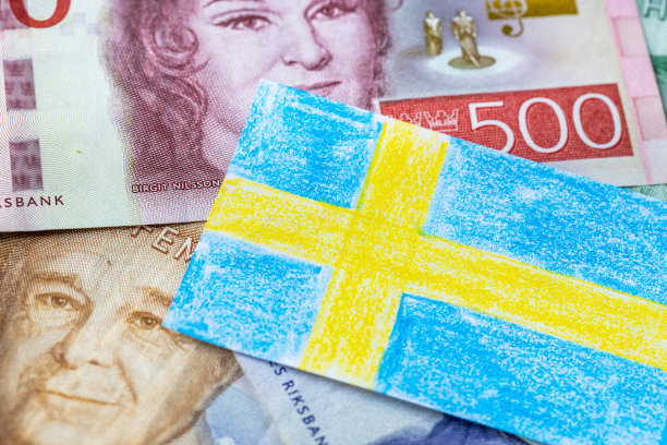 瑞典金融，用蜡笔手绘瑞典国旗和瑞典克朗钞票，概念，理财教育，学习理财图片下载