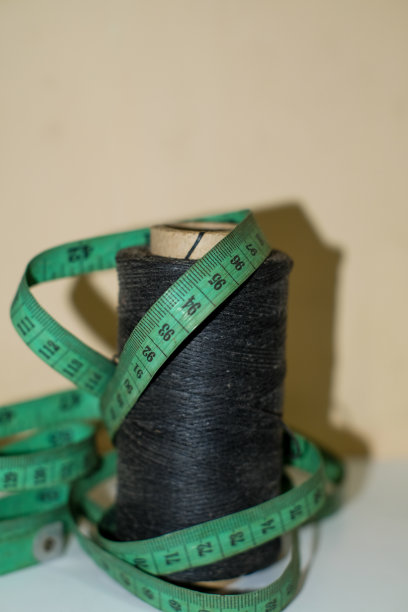 白底皮革工艺用尼龙线和卷尺图片下载