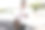 穿着白衬衫的休闲商人在去工作的路上拍摄户外照片图片下载