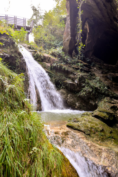 水花瀑布图片下载