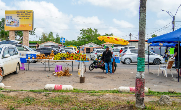 卖点心和水果的街头小贩图片下载