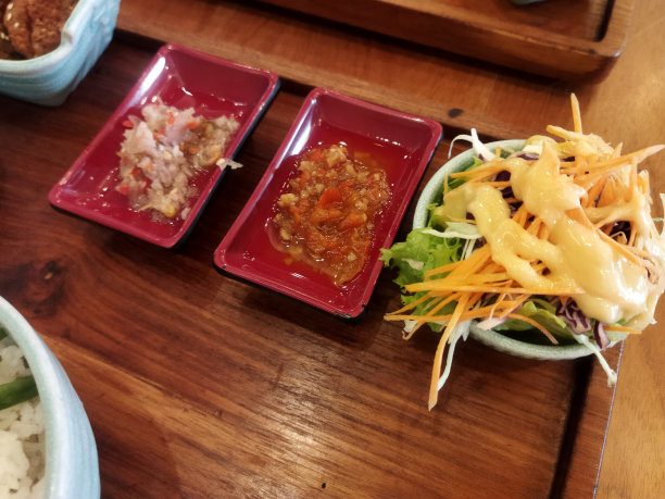 日式沙拉和参巴图片下载