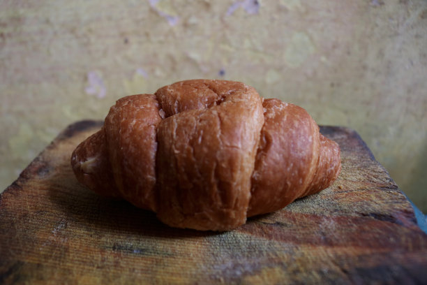 早餐非常美味的羊角面包奶酪面包的照片图片下载