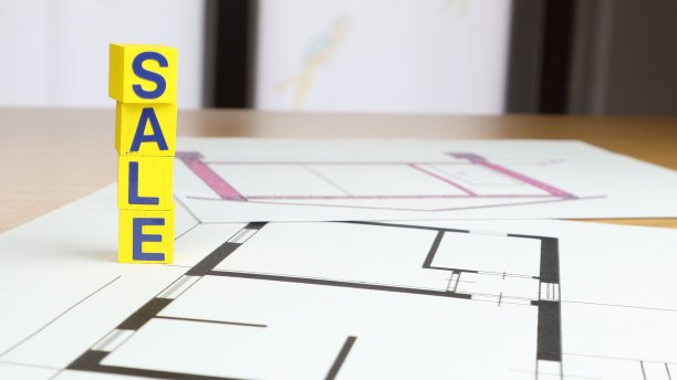 出售标牌是用木块做成的图片下载