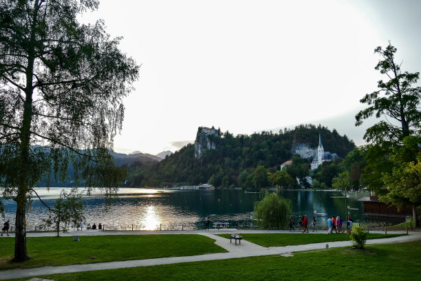 公园里的喷泉，数码照片作为背景图片下载