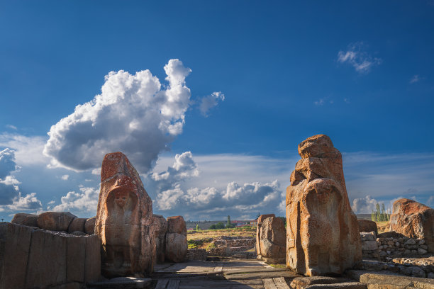 阿拉卡霍尤克赫梯时期的古代狮身人面像大门入口。科鲁姆，土耳其-图片图片下载