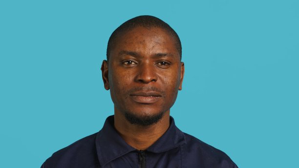 巡逻队员遵守行为准则，向人们敬礼图片下载