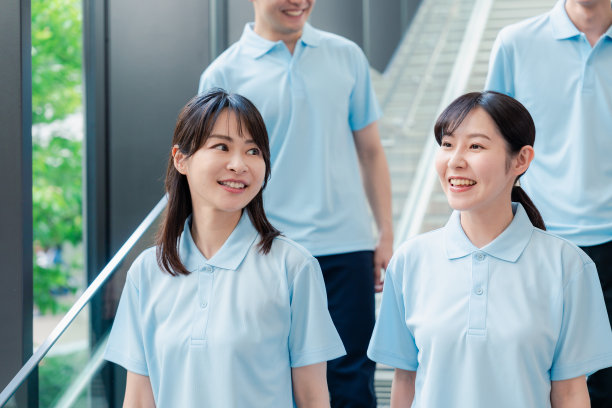 享受福利领域工作的员工图片下载