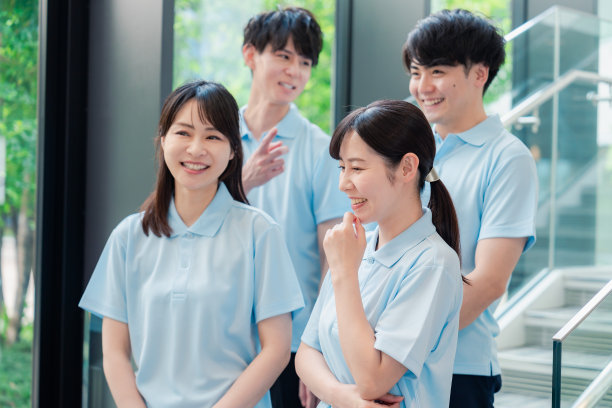 享受福利领域工作的员工图片下载