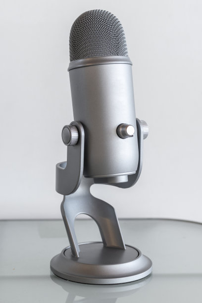 用于录制播客的演播室麦克风图片下载