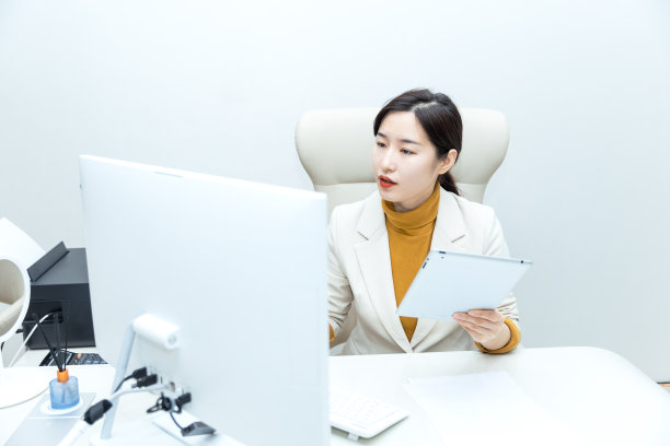 办公室里自信的亚洲女商人的肖像图片下载