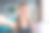 年轻漂亮的健身女孩笑容满面的照片使自拍运动服训练公寓室内图片下载