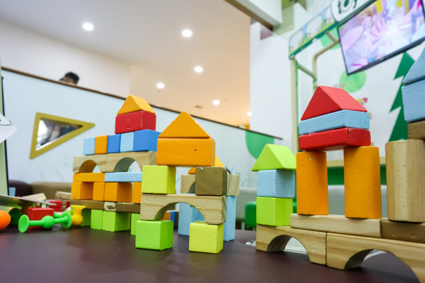 多色建筑木块，儿童几何玩具图片下载